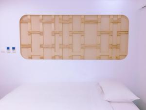 a view of a window in a white room at Meng Qi Hotel in Taipei
