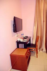 TV a/nebo společenská místnost v ubytování Hotel Sri Rembia