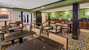 a restaurant with tables and chairs in a room at Best Western Elyria in Elyria