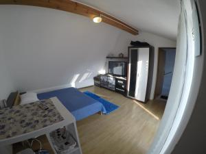 Posteľ alebo postele v izbe v ubytovaní Apartments Lopac Jadranovo