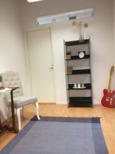 a living room with a chair and a book shelf at RBA RentHouse Apartment 1 in Nedervetil