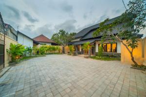 Jardín al aire libre en Casa Priya Seminyak