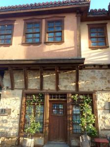 an old house with a wooden door and windows at Oikia Alexandrou Traditional Inn in Arnaia