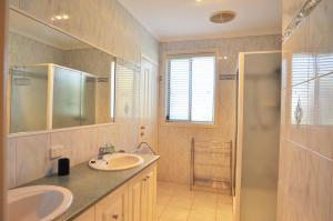 a bathroom with a sink and a shower at SEAHOLME - WIFI & FOXTEL in Inverloch
