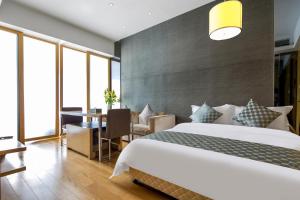 Postel nebo postele na pokoji v ubytování SLOWCOM-Xingyue Pa Zhou Apartment