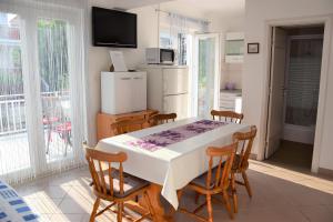 Kuchyň nebo kuchyňský kout v ubytování Apartmani Novosel