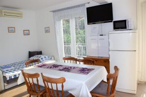 Kuchyň nebo kuchyňský kout v ubytování Apartmani Novosel