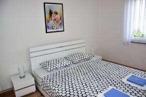 Postel nebo postele na pokoji v ubytování Apartmani Novosel
