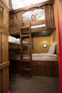 Explorers Retreat Matlock Bath客房内的一张或多张双层床
