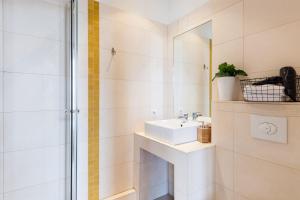 Ванна кімната в Les Cocons - 8 appartements à 100m du Vieux Port