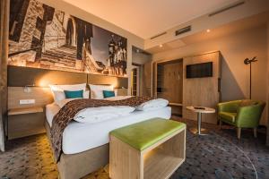 Postel nebo postele na pokoji v ubytování AKZENT Hotel Villa Saxer