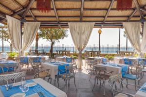 A restaurant or other place to eat at Hotel IPV Palace & Spa - Adults Recommended