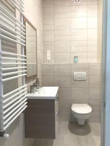 A bathroom at Villa Relax Apartman