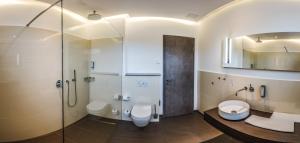 Koupelna v ubytování AKZENT Hotel Villa Saxer