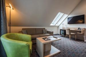 TV a/nebo společenská místnost v ubytování AKZENT Hotel Villa Saxer