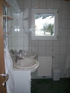 A bathroom at Haus Gartenheim
