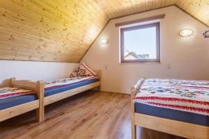 Posteľ alebo postele v izbe v ubytovaní Bieszczadzkie Wzgórze Domki 724-472-882