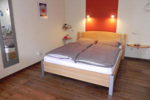 
Ein Bett oder Betten in einem Zimmer der Unterkunft Ferienwohnung Tilli
