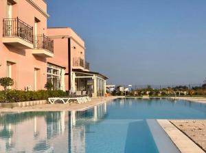 Bazén v ubytovaní Hotel Danieli Pozzallo alebo v jeho blízkosti