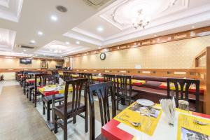 Restoran atau tempat lain untuk makan di Treebo Trend Akshaya Lalbagh Inn