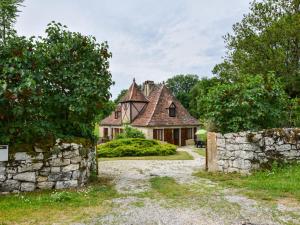 パディラックにあるHoliday home 1km from the Gouffre de Padiracの石壁の家の外観