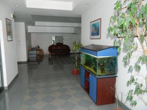 a living room with a fish tank on a counter at Hotel Iris in Tîrnăveni