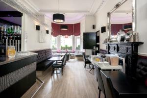 Drikke på West End Hotel