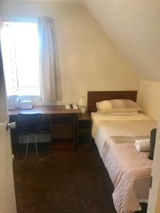 Ένα ή περισσότερα κρεβάτια σε δωμάτιο στο Landguard House Bed Only +14 φωτογραφίες