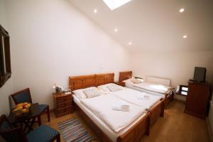 A bed or beds in a room at Hotel Bristol