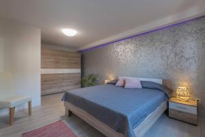 Ein Bett oder Betten in einem Zimmer der Unterkunft Apartments Villa Tre Marie
