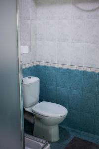 A bathroom at Апарт Пееви