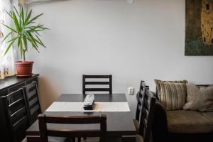 A seating area at Апарт Пееви