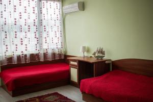 A bed or beds in a room at Апарт Пееви