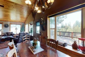 Φωτογραφία από το άλμπουμ του Camas Family Cabin σε New Meadows