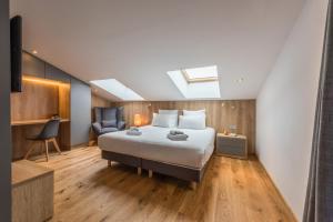 Postel nebo postele na pokoji v ubytování Emerald Stay Apartments Morzine - by EMERALD STAY + 40 fotografií