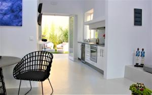 A kitchen or kitchenette at 30villa Rd