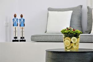 A seating area at 30villa Rd