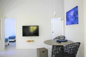 A television and/or entertainment centre at 30villa Rd