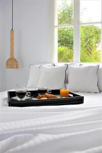 A bed or beds in a room at 30villa Rd