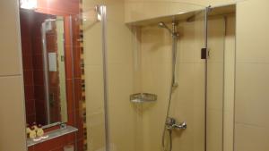 A bathroom at Favorit Hotel
