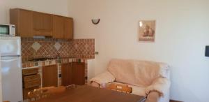 a small kitchen with a table and a chair at Residence Spiaggia Bianca in Golfo Aranci