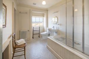 Gallery image of Merchant's House - LARGE two floor apartment!! Sleeps up to 11 people, First floor available separately, sleeping 2 people at a reduced rate!!! in Eyemouth