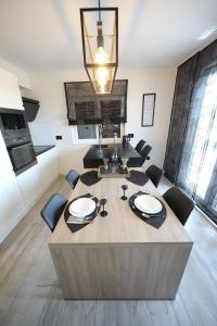 Ein Sitzbereich in der Unterkunft Luxury Majpruz Suites