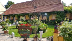 Aed väljaspool majutusasutust Pension Arkadenhof