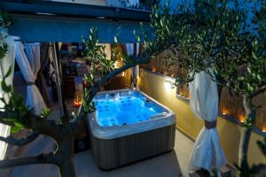 Basen w obiekcie Pool Apartments Julia lub w pobliżu