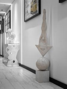 a room with several vases on display on the floor at Solar Antigo Porto Aeroporto in Maia