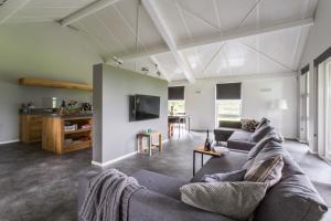 a living room with a couch and a table at Liefkeshoek in Cuijk