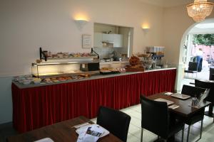 Reštaurácia alebo iné gastronomické zariadenie v ubytovaní Hotel Duinzicht