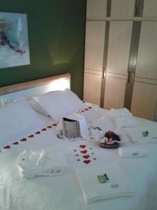 a bed with a bunch of valentines items on it at Apart Quartier Latin Hotel in Vitória