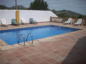 The swimming pool at or close to Cortijo la Colá